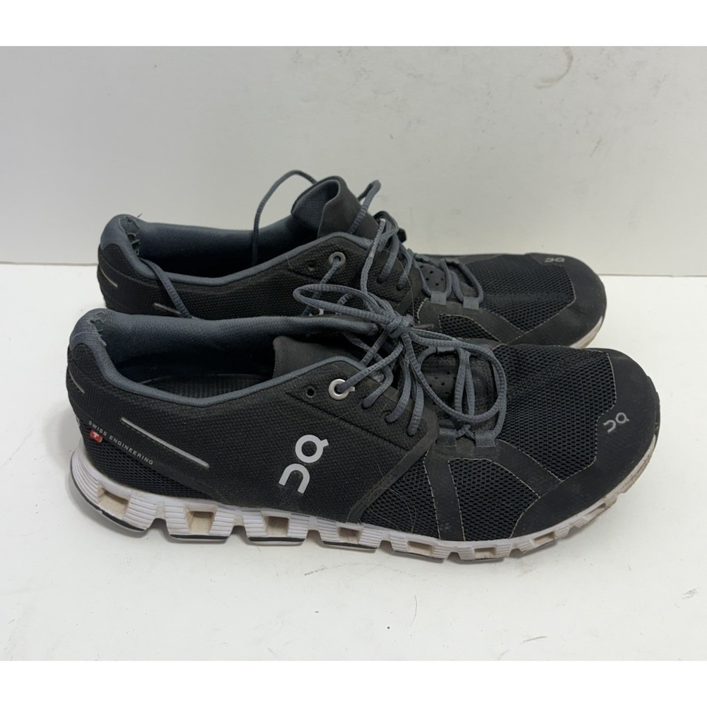 On Cloud 5 -Women's Size 10 Black White Athletic Running Shoes Swiss Engineering